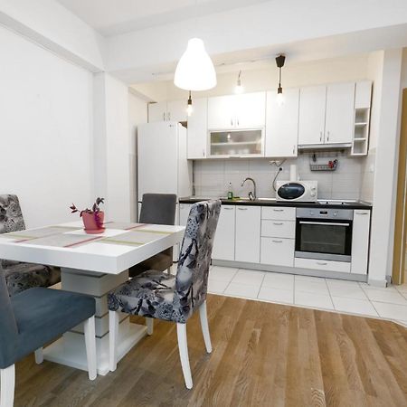 One Bedroom Apartment With Private Parking Skopje Eksteriør bilde